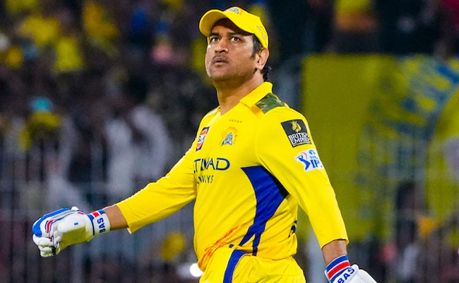 Dhoni set to miss firs two weeks of IPL due to calf strain